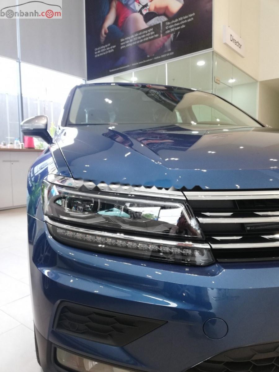 Volkswagen Tiguan 2018 - Bán ô tô Volkswagen Tiguan đời 2018, màu xanh lam, nhập khẩu nguyên chiếc