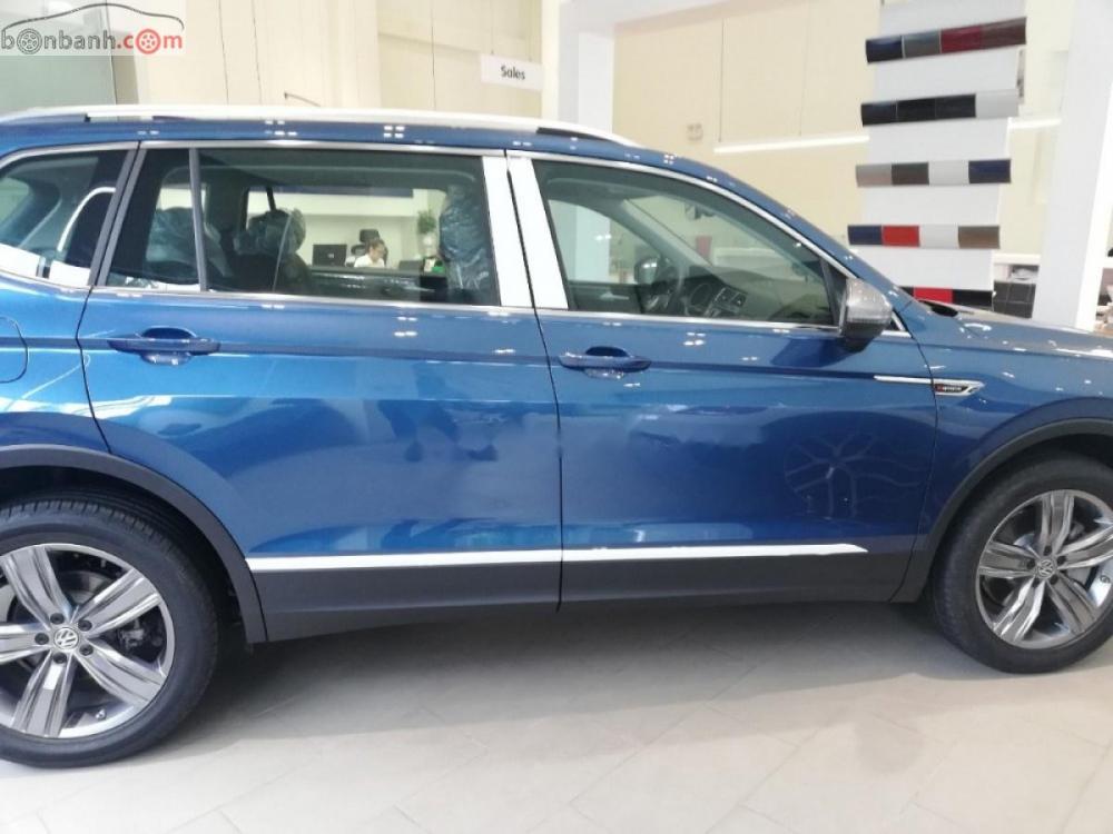 Volkswagen Tiguan 2018 - Bán ô tô Volkswagen Tiguan đời 2018, màu xanh lam, nhập khẩu nguyên chiếc