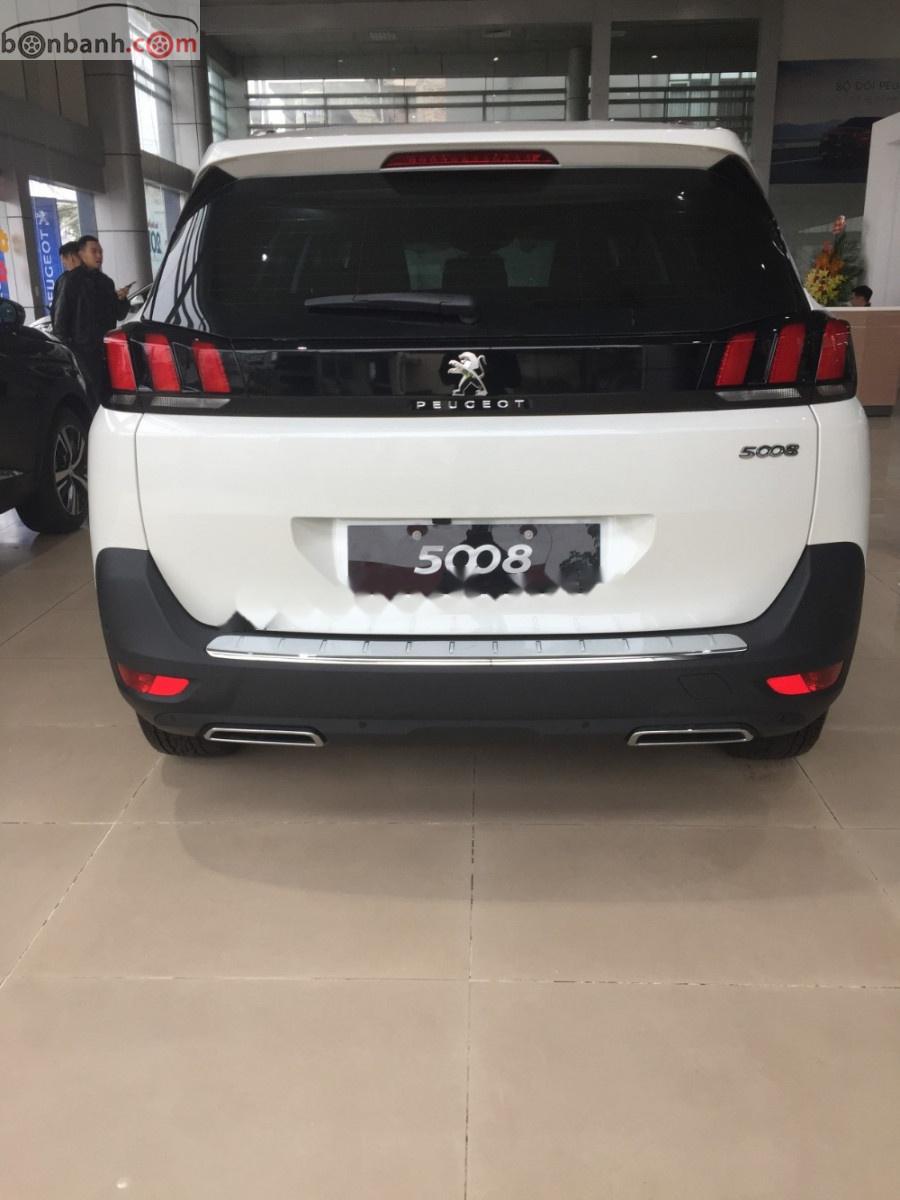 Peugeot 5008 1.6 AT 2019 - Cần bán xe Peugeot 5008 1.6 AT sản xuất năm 2019, màu trắng