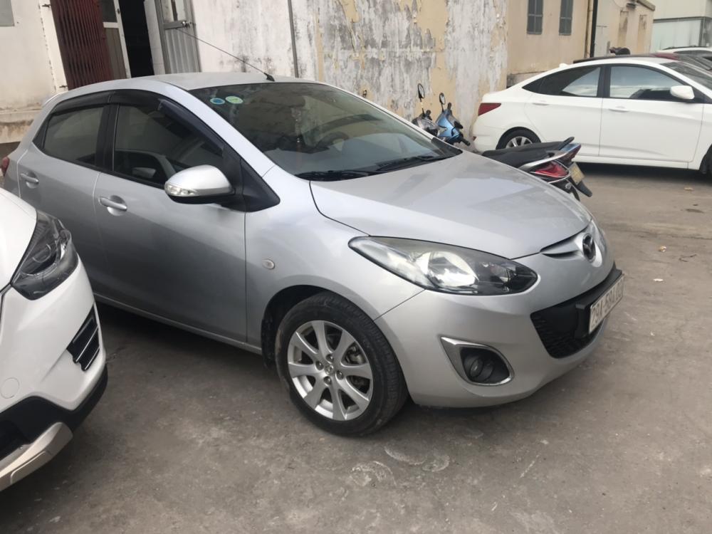 Mazda 2 1.5AT   2011 - Cần bán Mazda 2 1.5AT Hatchback sản xuất năm 2011, màu bạc, 350tr