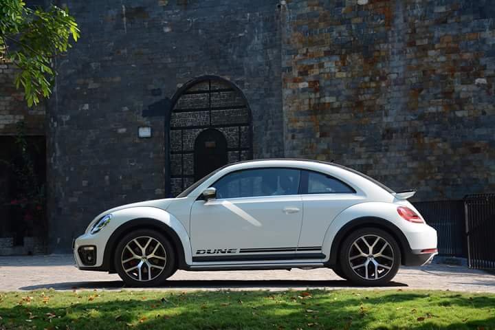 Volkswagen Beetle Dune 2018 - Bán Volkswagen Beetle Dune năm 2018, màu trắng, xe nhập