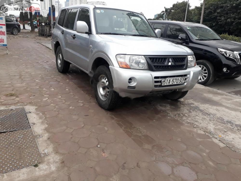 Mitsubishi Pajero 2005 - Mình bán Pajero số sàn 2 cầu, sx 2005, nhập khẩu, không niên hạn sử dụng