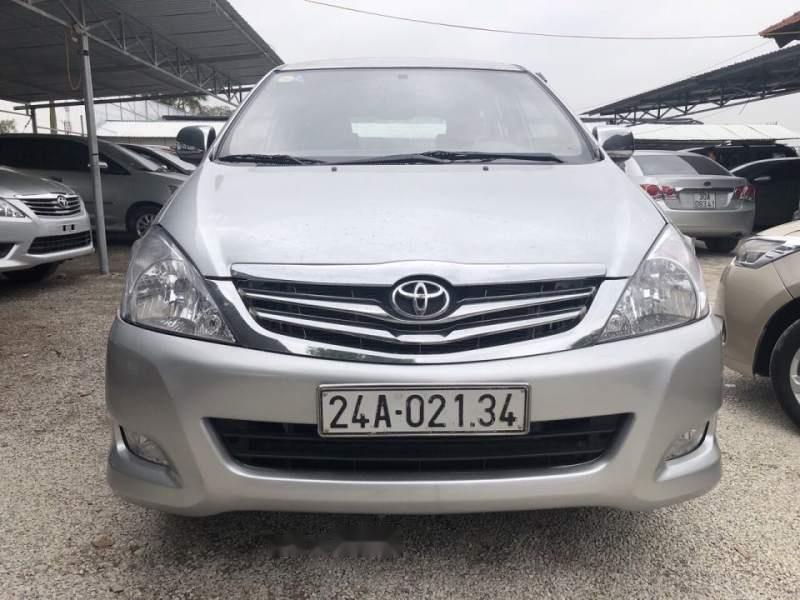 Toyota Innova   G   2009 - Bán xe Toyota Innova G sản xuất năm 2009, màu bạc xe gia đình