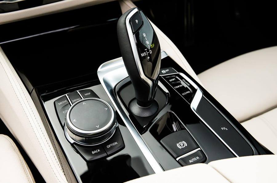 BMW 5 Series 520 2019 - [Nhận đặt cọc] xe BMW 520i, đủ màu, hỗ trợ vay ngân hàng 80%. LH: 0978877754