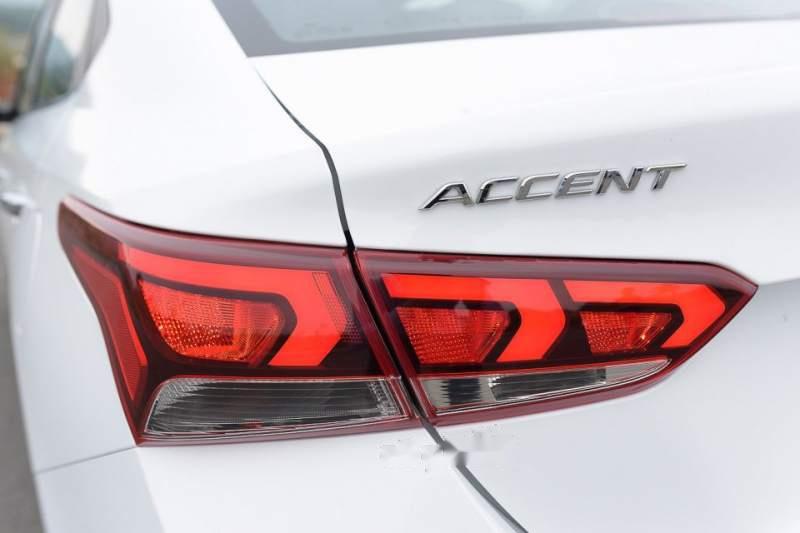 Hyundai Accent  1.4 AT 2018 - Cần bán xe Hyundai Accent đời 2018, màu trắng