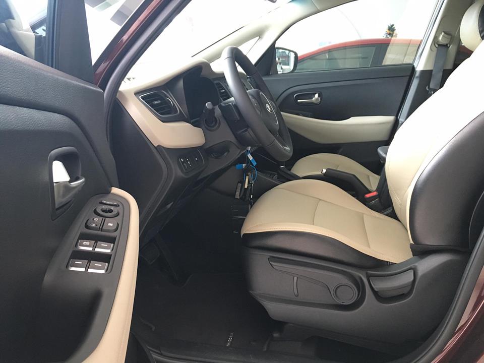 Kia Rondo 2.0 MT 2019 - Bán Kia Rondo 2.0 MT sản xuất năm 2019, trả trước 190 triệu lấy xe về nhà