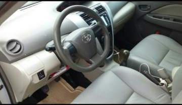 Toyota Vios E 2010 - Gia đình bán Toyota Vios đời 2010, xe còn nguyên bản chưa thay bất cứ một thứ gì trên xe