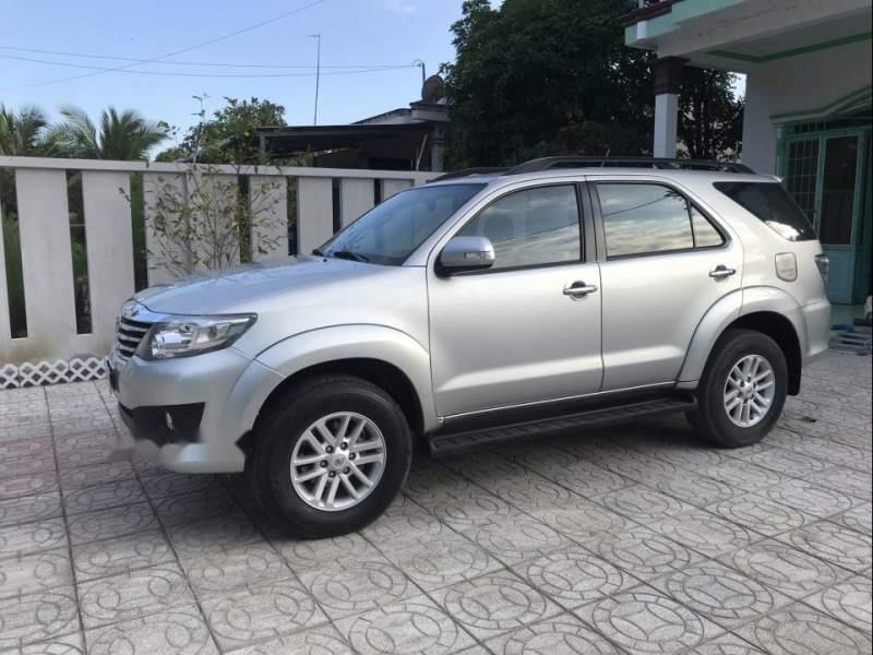 Toyota Fortuner 2013 - Bán Toyota Fortuner sản xuất năm 2013, màu bạc giá cạnh tranh