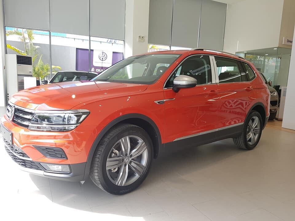 Volkswagen Tiguan 2019 - Bán xe 7 chỗ gầm cao, dáng mướt, vừa thể thao lại vừa khỏe khoắn Tiguan All Space sản xuất 20199