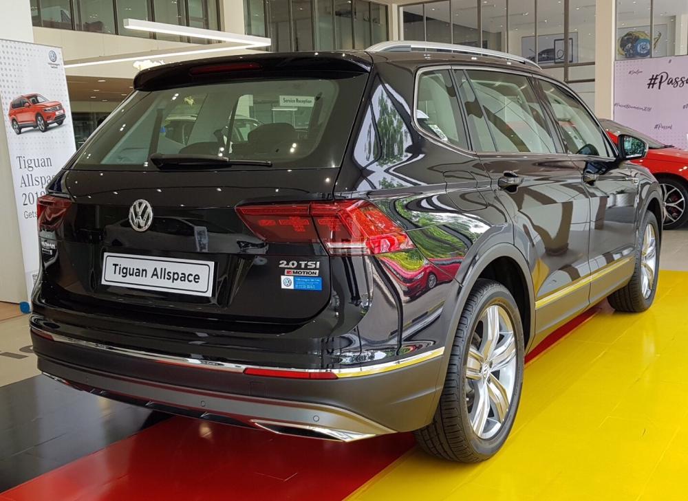 Volkswagen Tiguan 2019 - Bán ô tô Volkswagen Tiguan SUV, gầm cao 7 chỗ, nhập Đức trả trước 400 triệu, bao bank, bao hồ sơ khó, xe bao ngon, tặng phụ kiện