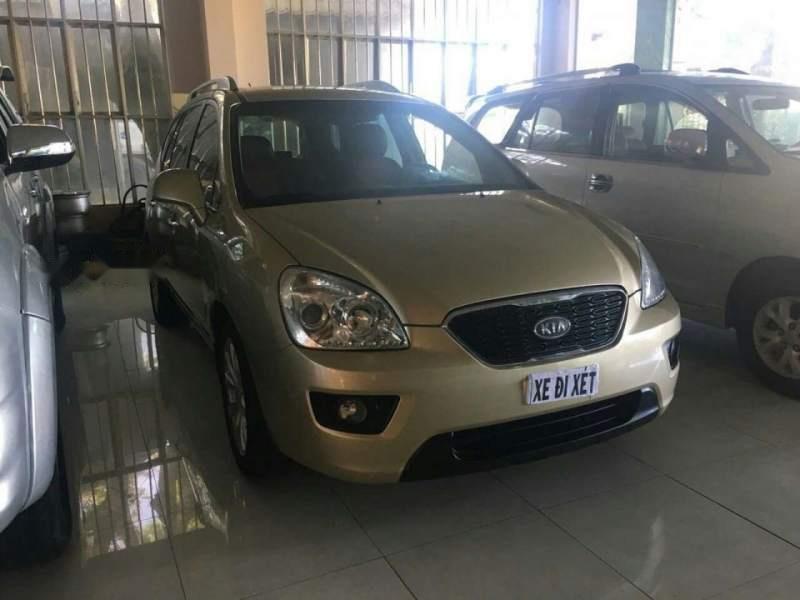 Kia Carens 2014 - Bán Kia Carens sản xuất 2014, màu vàng, 390 triệu