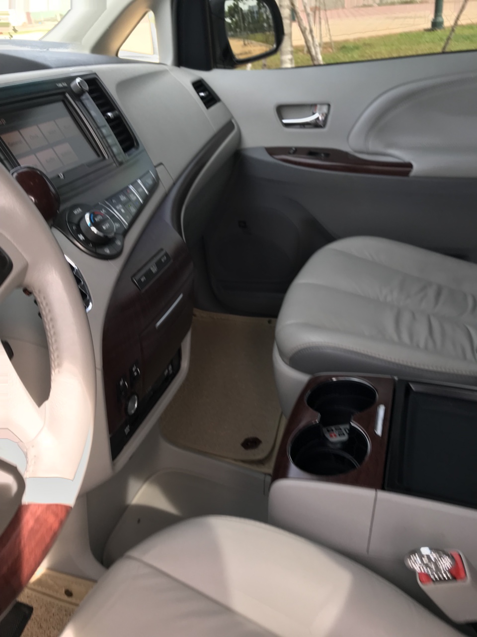 Toyota Sienna 2014 - Cần bán xe Toyota Sienna năm sản xuất 2014, màu trắng, nhập khẩu nguyên chiếc