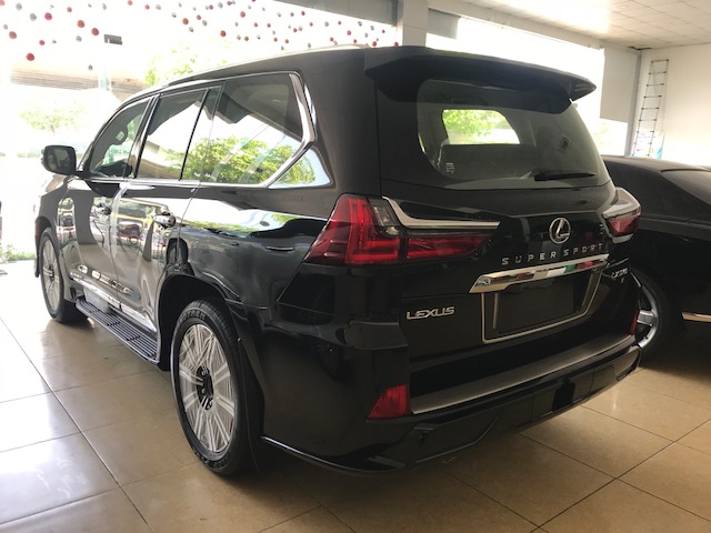 Lexus LX 570 2019 - Bán Lexus LX570 Super Sport S 2019 màu đen, nội thất nâu da bò, xe xuất Trung Đông mới 100%.