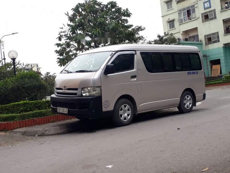 Toyota Hiace 2006 - Cần bán gấp Toyota Hiace đời 2006, màu bạc chính chủ, giá tốt