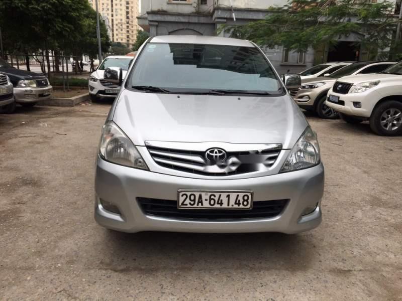 Toyota Innova 2009 - Chính chủ bán Toyota Innova đời 2009, màu bạc, giá chỉ 410 triệu
