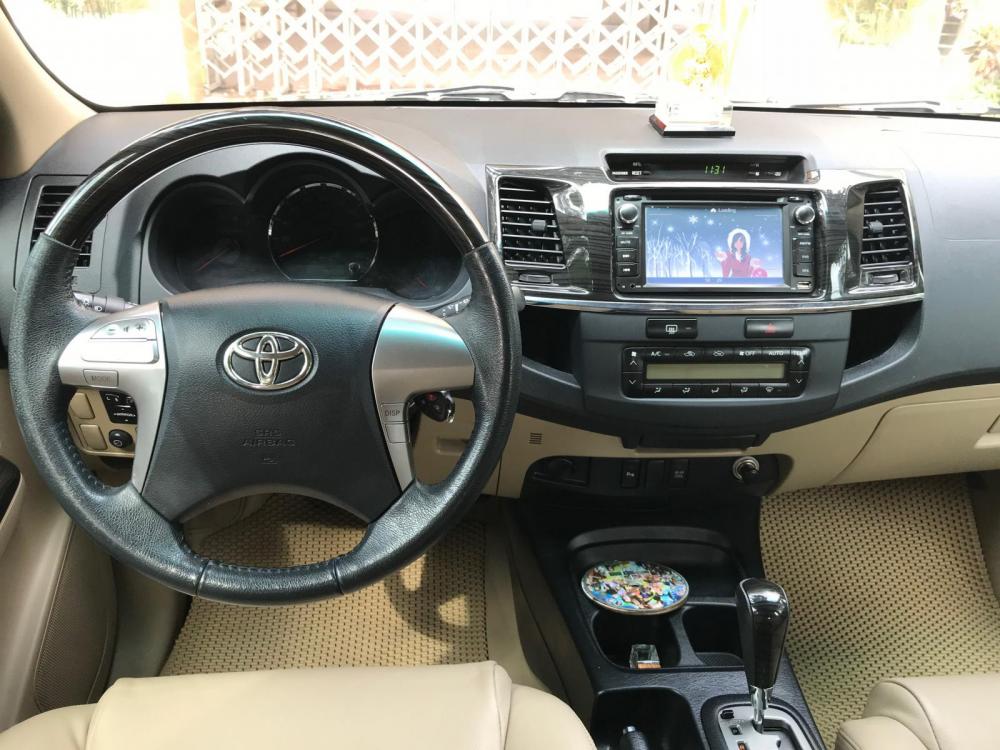 Toyota Fortuner V 2015 - Bán Fortuner V sản xuất 2015, số tự động 1 cầu, màu đen, tư nhân chỉnh chủ mua từ mới, xe đã chạy chuẩn 4 vạn km