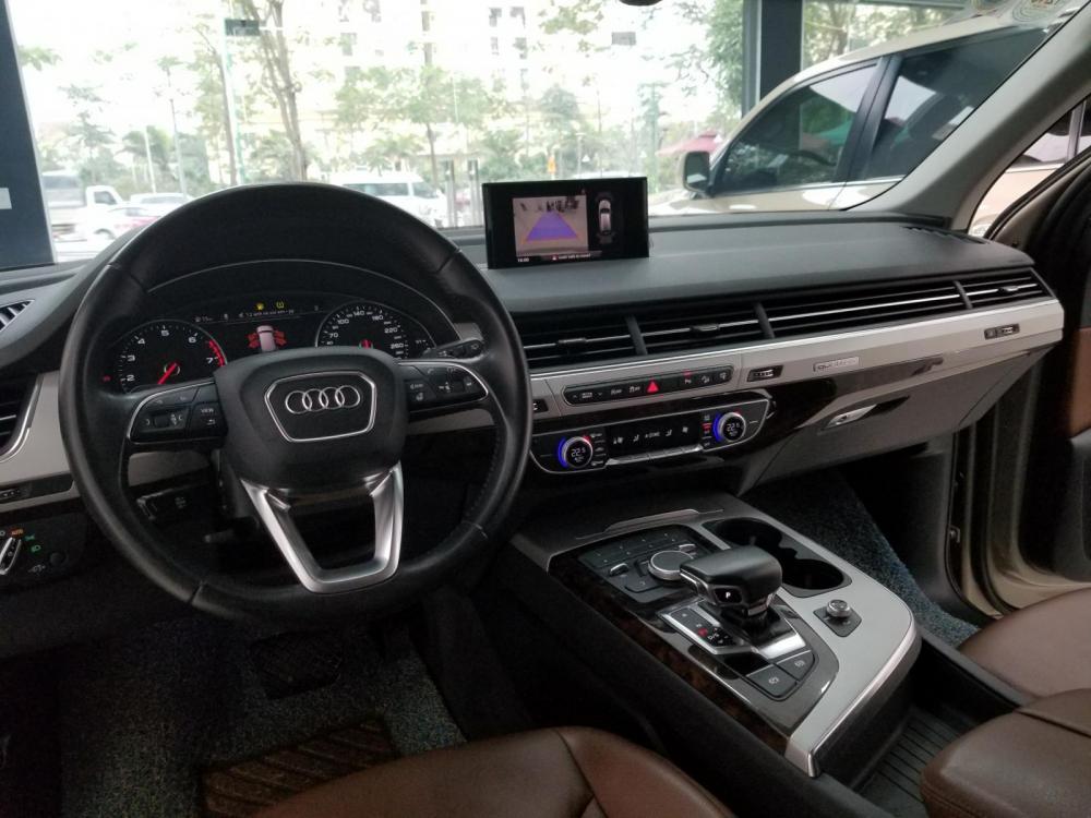 Audi Q7 3.0 2016 - Cần bán Audi Q7 3.0L, SX 2016, màu vàng, nhập khẩu nguyên chiếc