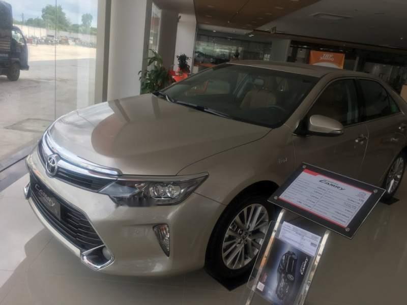 Toyota Camry   2.5Q 2019 - Cần bán xe Toyota Camry 2.5Q đời 2019, màu vàng