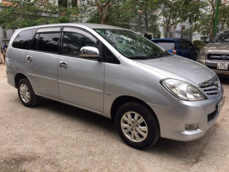 Toyota Innova 2009 - Chính chủ bán Toyota Innova đời 2009, màu bạc, giá chỉ 410 triệu
