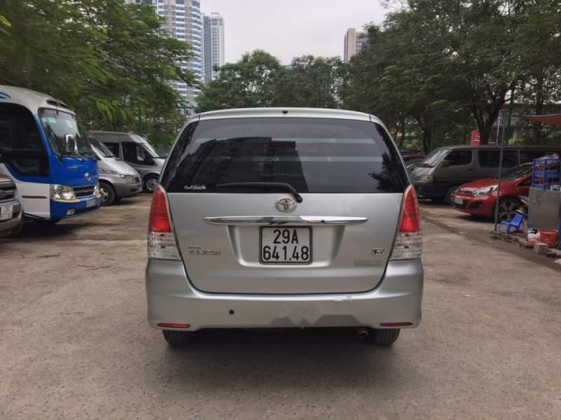 Toyota Innova 2009 - Chính chủ bán Toyota Innova đời 2009, màu bạc, giá chỉ 410 triệu
