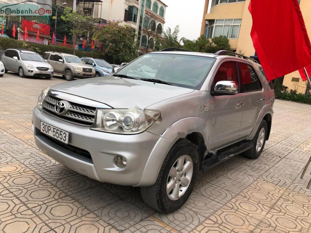 Toyota Fortuner 2.7AT 2009 - Cần bán Toyota Fortuner 2.7AT sản xuất năm 2009, màu bạc còn mới