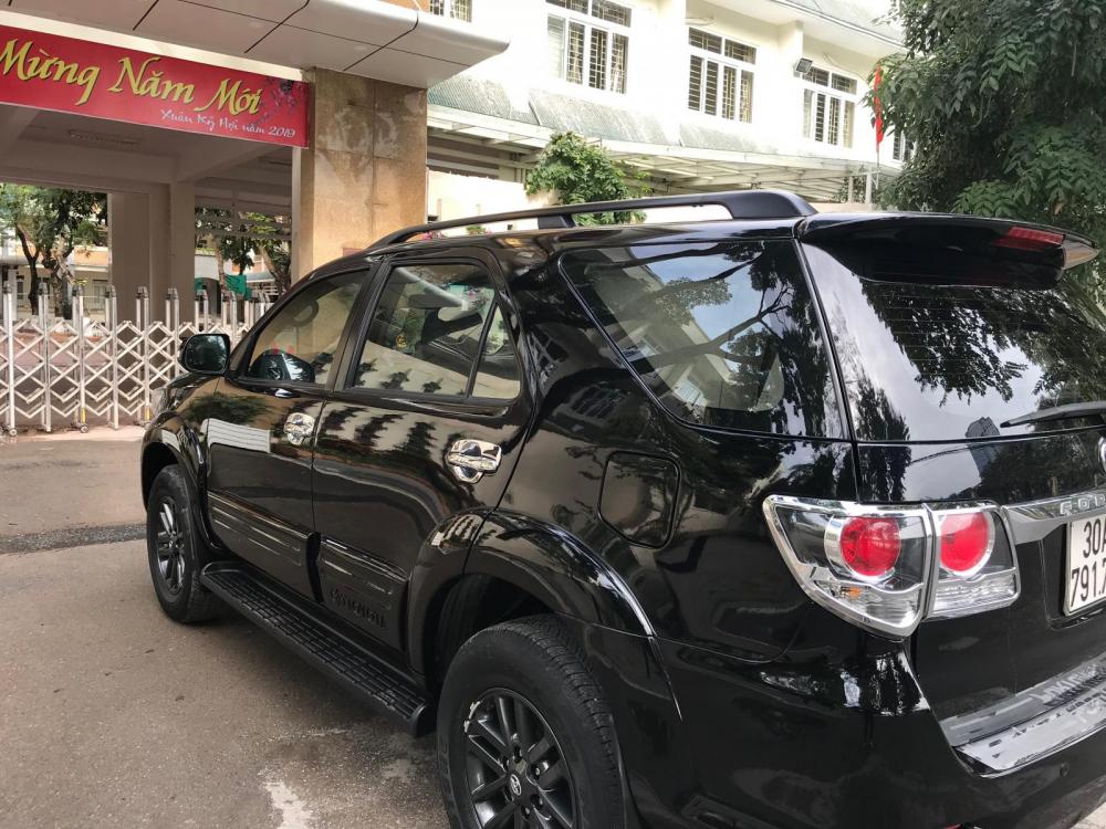 Toyota Fortuner V 2015 - Bán Fortuner V sản xuất 2015, số tự động 1 cầu, màu đen, tư nhân chỉnh chủ mua từ mới, xe đã chạy chuẩn 4 vạn km