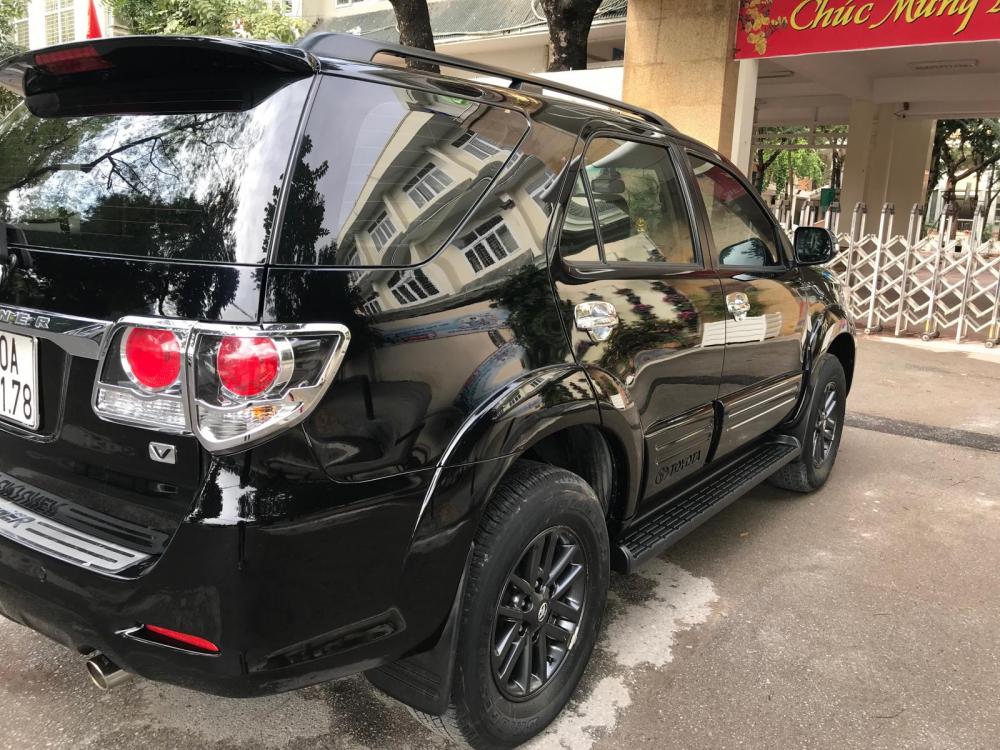 Toyota Fortuner V 2015 - Bán Fortuner V sản xuất 2015, số tự động 1 cầu, màu đen, tư nhân chỉnh chủ mua từ mới, xe đã chạy chuẩn 4 vạn km