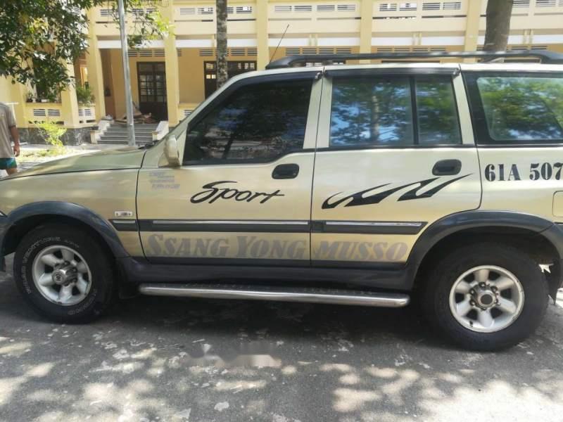 Ssangyong Musso 2003 - Bán ô tô Ssangyong Musso đời 2003, màu vàng, 155tr