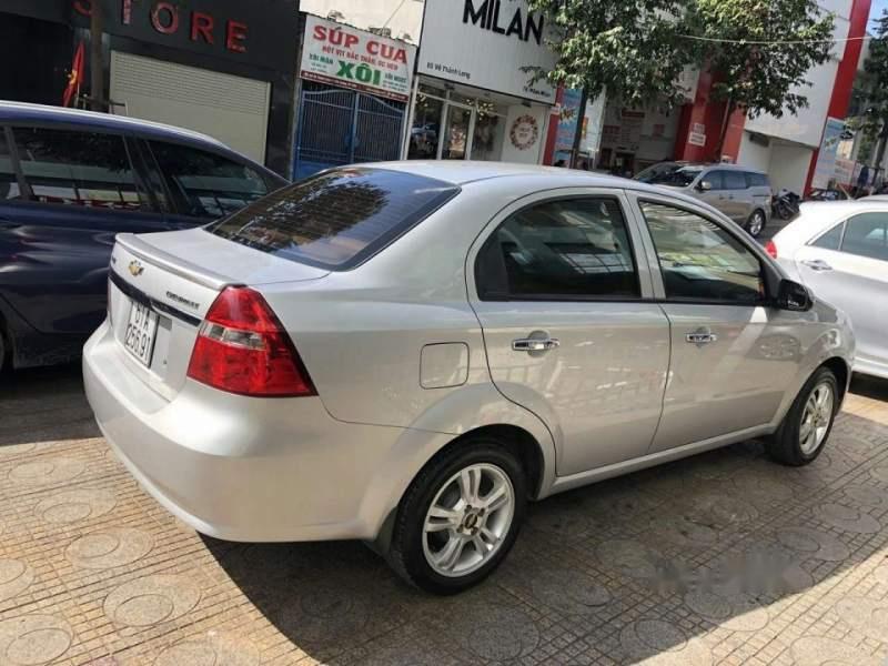 Chevrolet Aveo 2015 - Cần bán xe Chevrolet Aveo đời 2015, màu bạc