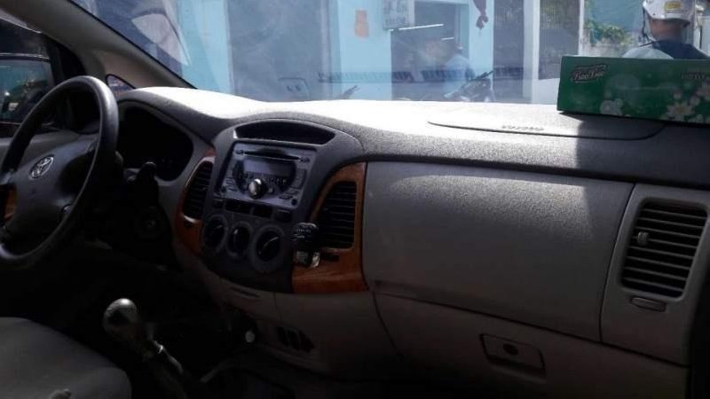 Toyota Innova     2009 - Cần bán lại xe Toyota Innova đời 2009, màu bạc, giá 400tr