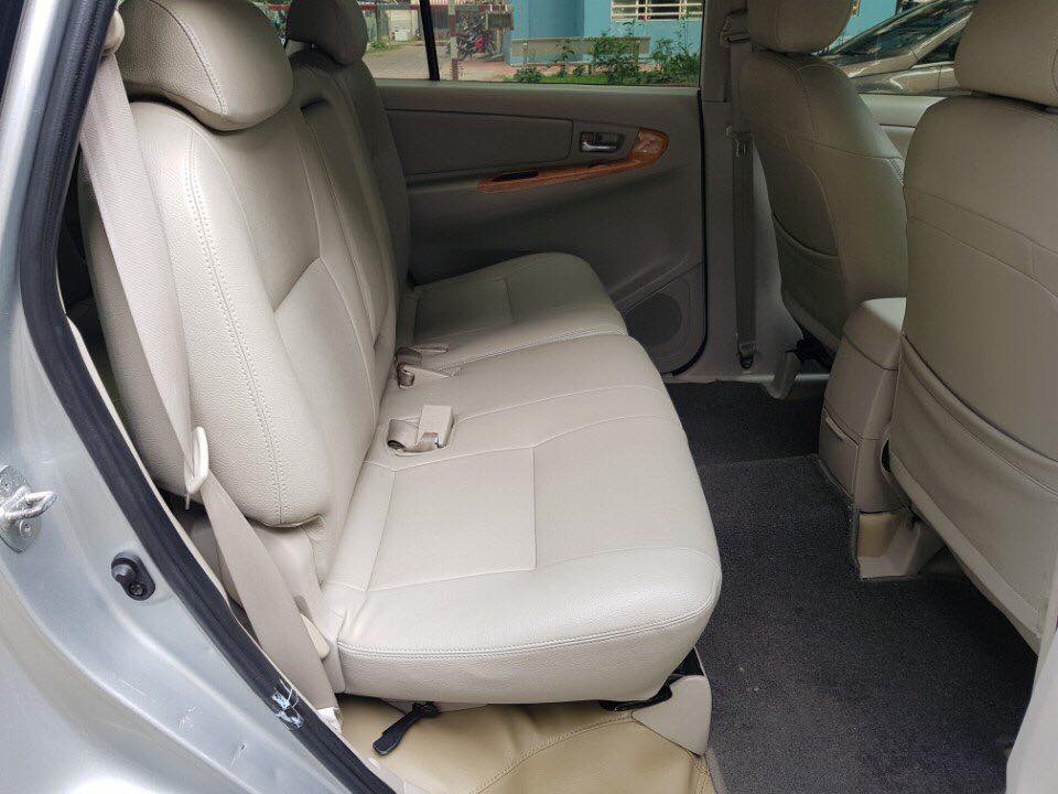 Toyota Innova G SR 2011 - Cần bán xe Toyota Innova 2011 số sàn, màu bạc