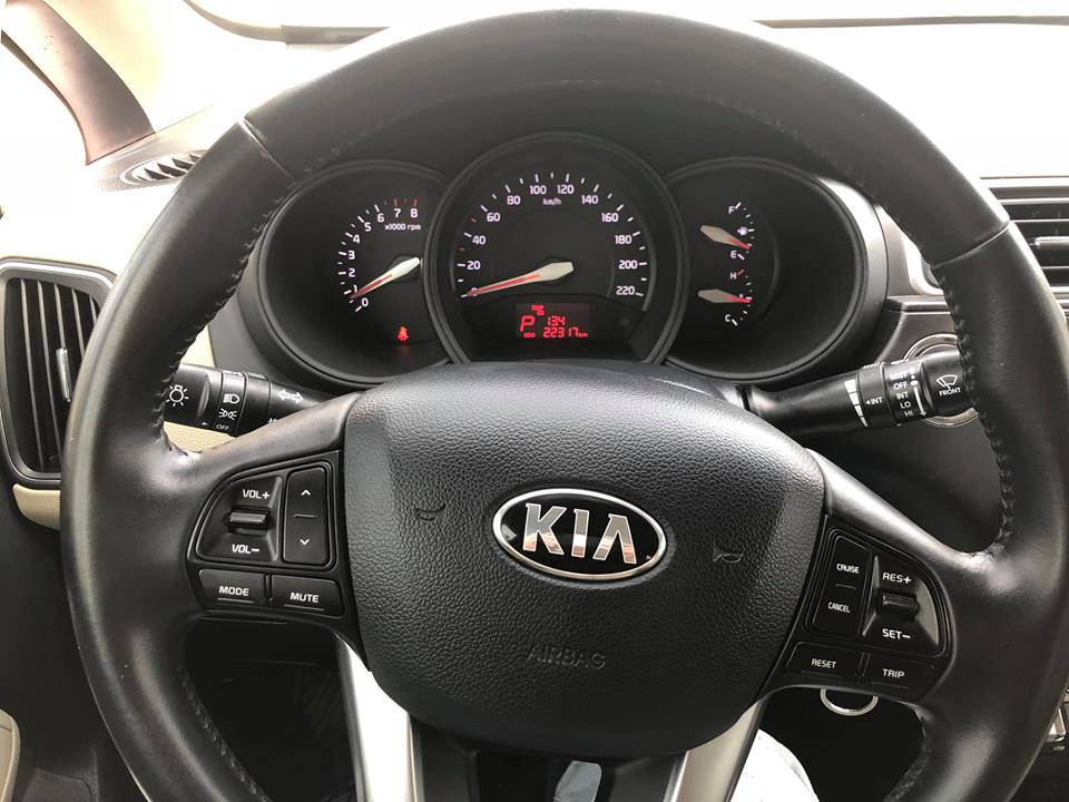 Kia Rio 1.4 2017 - Bán xe Kia Rio SX 2017 tự động, màu trắng, BSTP