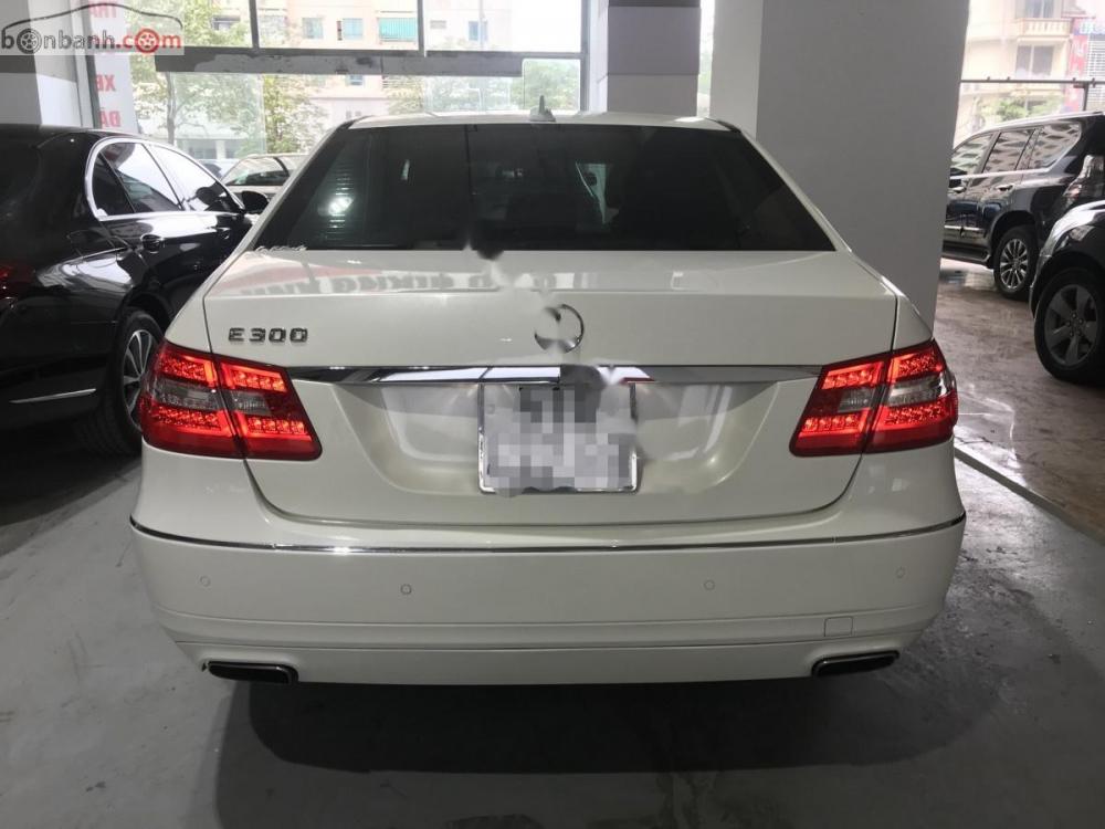 Mercedes-Benz E class E300 2011 - Bán Mercedes E300 2011, màu trắng