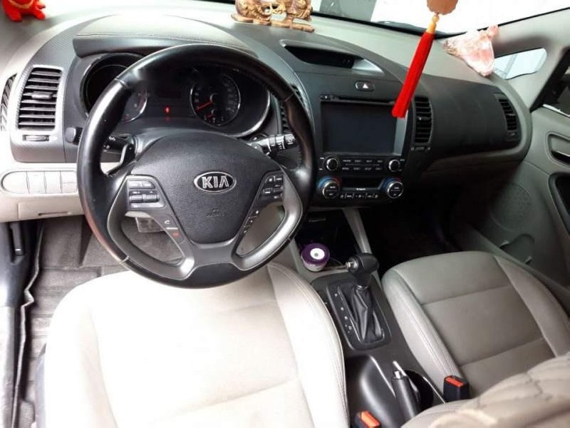 Kia K3 2015 - Cần bán gấp Kia K3 năm sản xuất 2015, màu đen