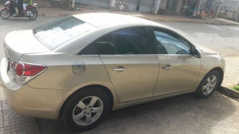 Chevrolet Cruze 2011 - Cần bán Chevrolet Cruze đời 2011, màu vàng, giá chỉ 295 triệu