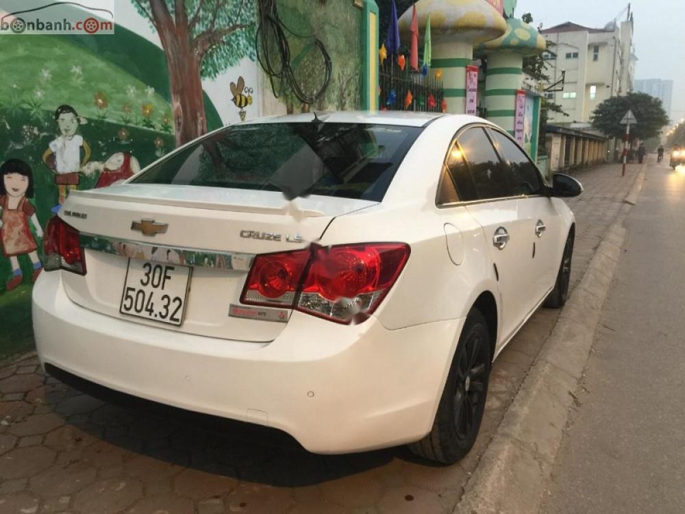 Chevrolet Cruze 2015 - Bán xe Chevrolet Cruze sản xuất 2015, màu trắng, nhập khẩu nguyên chiếc  