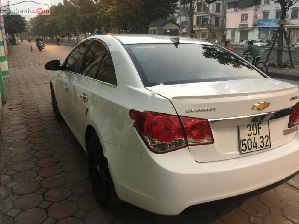 Chevrolet Cruze 2015 - Bán xe Chevrolet Cruze sản xuất 2015, màu trắng, nhập khẩu nguyên chiếc  