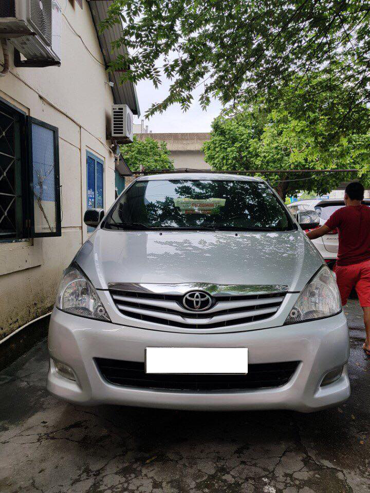 Toyota Innova G SR 2011 - Cần bán xe Toyota Innova 2011 số sàn, màu bạc