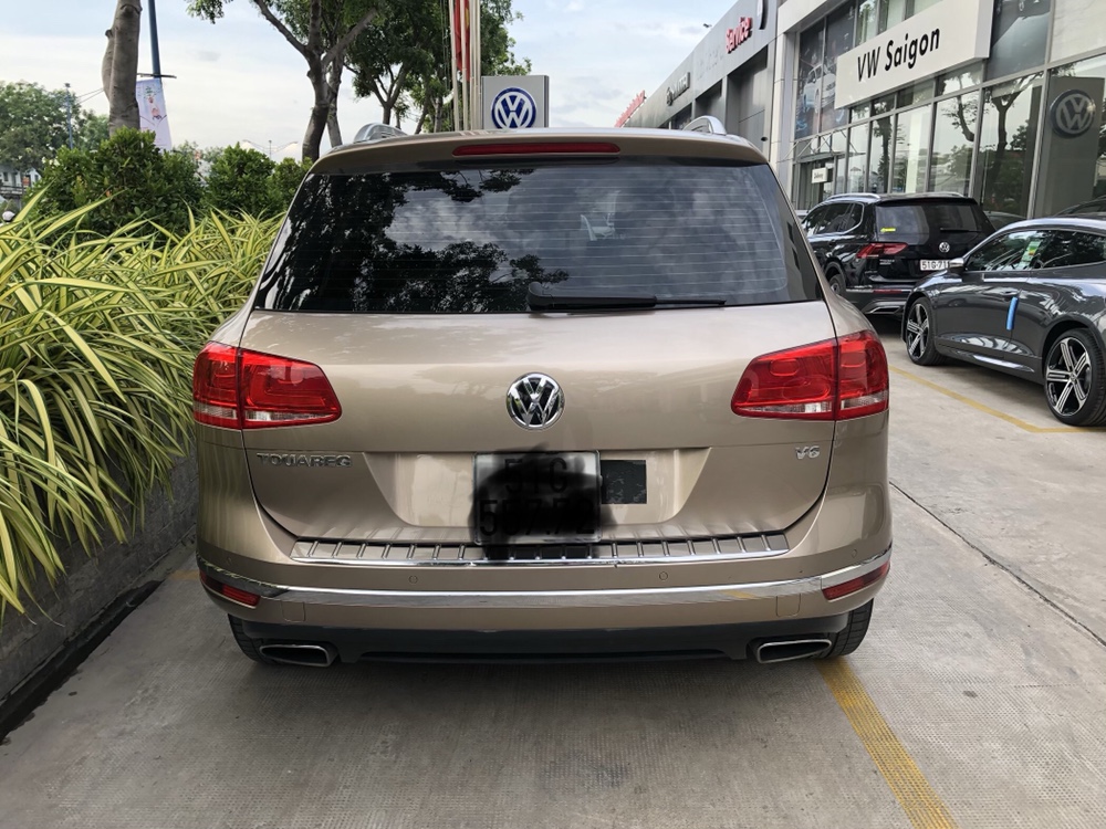 Volkswagen Touareg 2016 - Bán Volkswagen Touareg 2016, xe đăng ký mới 2018-xe còn bảo hành 1 năm