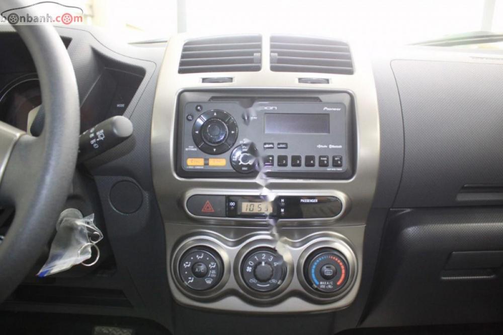 Scion Xd 1.8 AT 2014 - Cần bán gấp Scion Xd 1.8 AT đời 2014, màu bạc, xe nhập số tự động