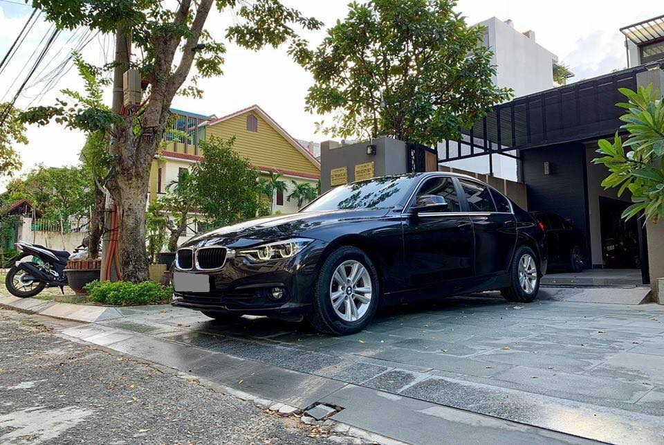 BMW 3 Series 320i 2017 - Cần Bán BMW 320i màu đen 2017, ĐK 2018, xe rất mới