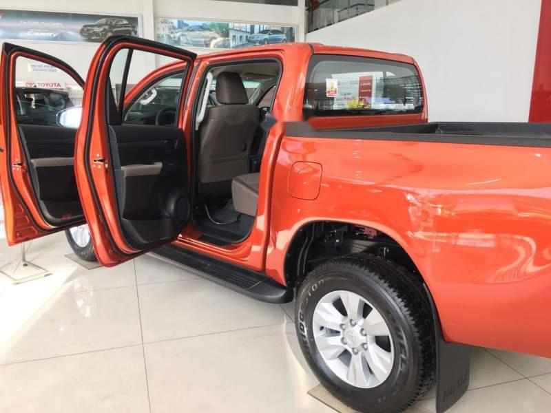 Toyota Hilux 2.4E  2018 - Bán xe Toyota Hilux 2.4E năm sản xuất 2018, màu đỏ, nhập khẩu