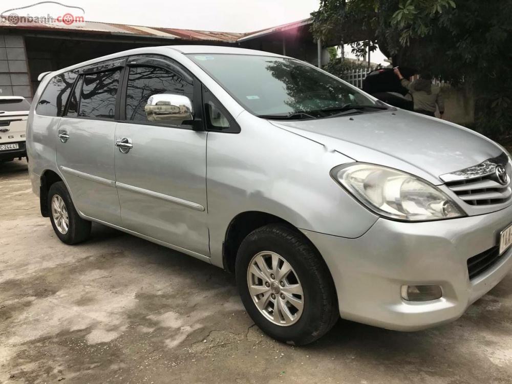 Toyota Innova 2011 - Bán xe cũ Toyota Innova năm 2011, màu bạc xe gia đình