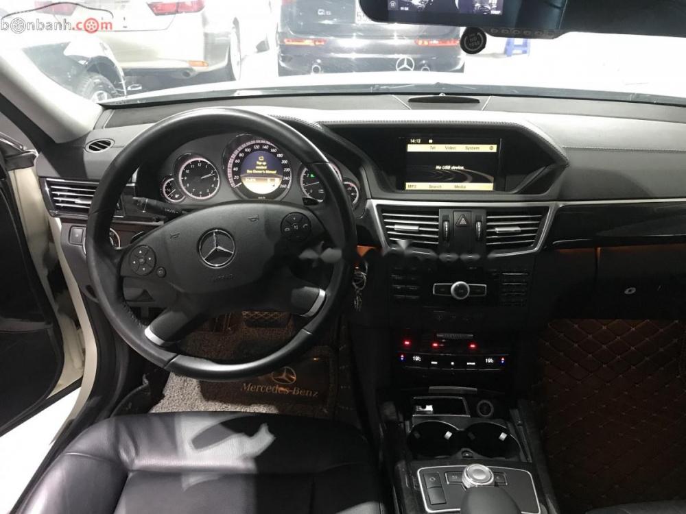 Mercedes-Benz E class E300 2011 - Bán Mercedes E300 2011, màu trắng