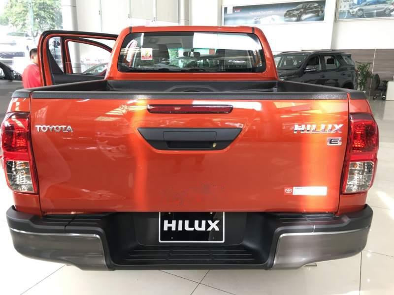 Toyota Hilux 2.4E  2018 - Bán xe Toyota Hilux 2.4E năm sản xuất 2018, màu đỏ, nhập khẩu