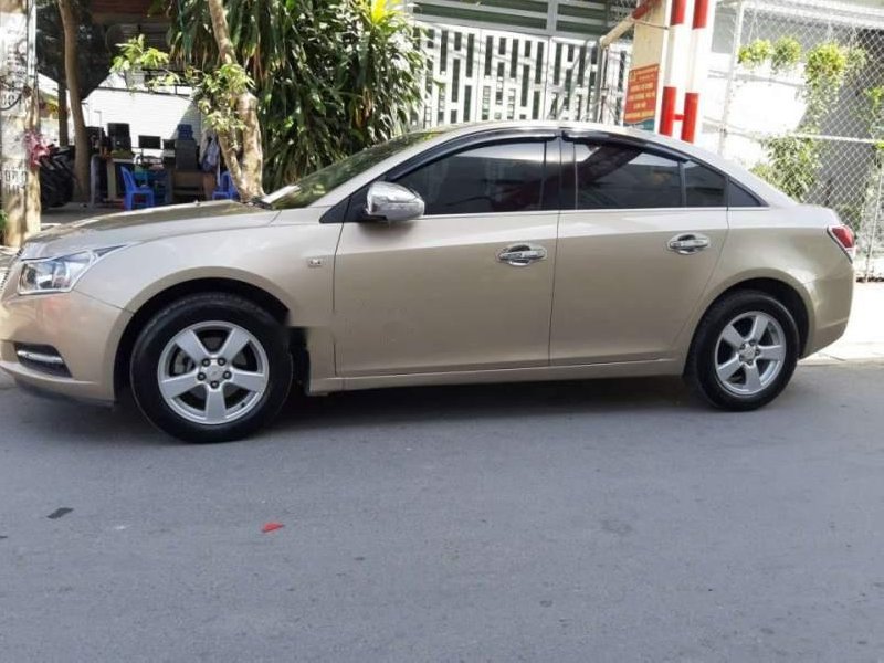 Chevrolet Cruze   2013 - Bán Chevrolet Cruze sản xuất 2013, màu vàng số sàn