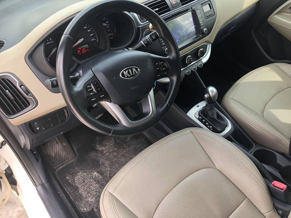 Kia Rio 1.4 2017 - Bán xe Kia Rio SX 2017 tự động, màu trắng, BSTP