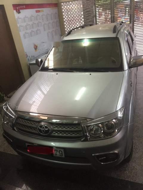 Toyota Fortuner   2010 - Cần bán xe Toyota Fortuner sản xuất 2010, màu bạc, xe gia đình