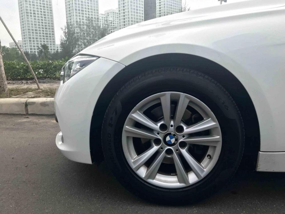 BMW 3 Series 320i 2015 - Cần bán xe BMW 3 Series 320i SX 2015, đi 35000km còn rất mới