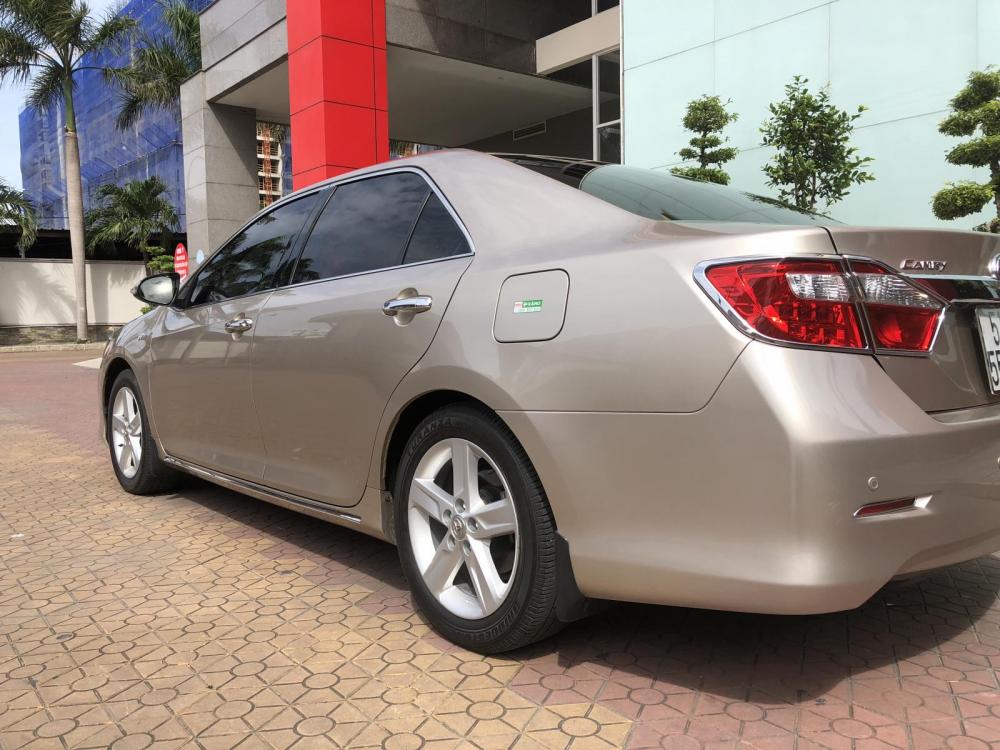 Toyota Camry 2.5Q 2013 - Bán Toyota Camry 2.5Q sản xuất 2013, màu vàng, đăng ký tháng 09/2013